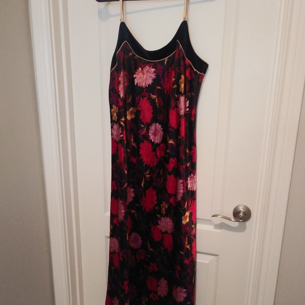 Jones New York Silky Velvet Trimmed Nightgown XL